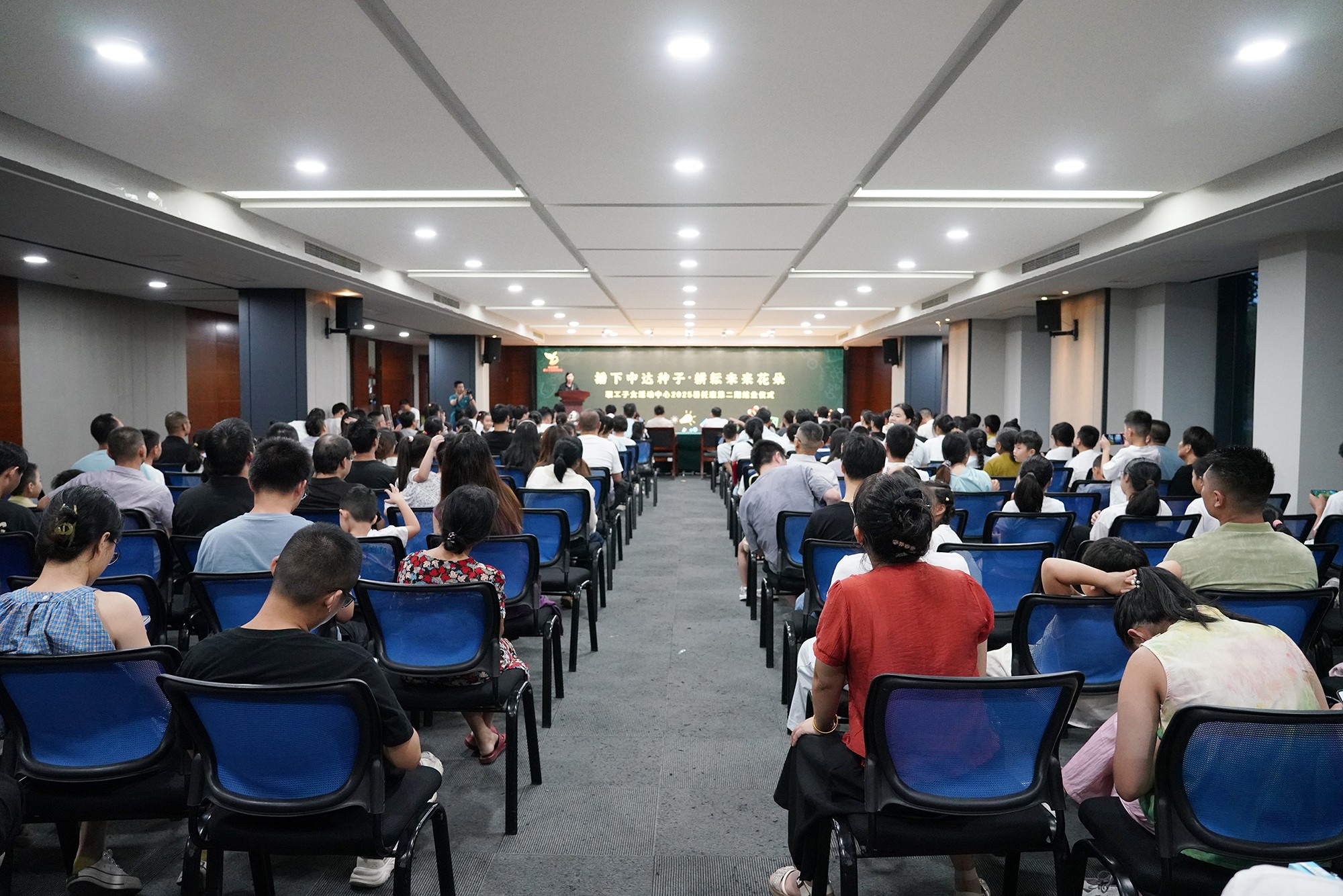 1760516382897360.jpg 暑托班结业仪式第二期1.JPG