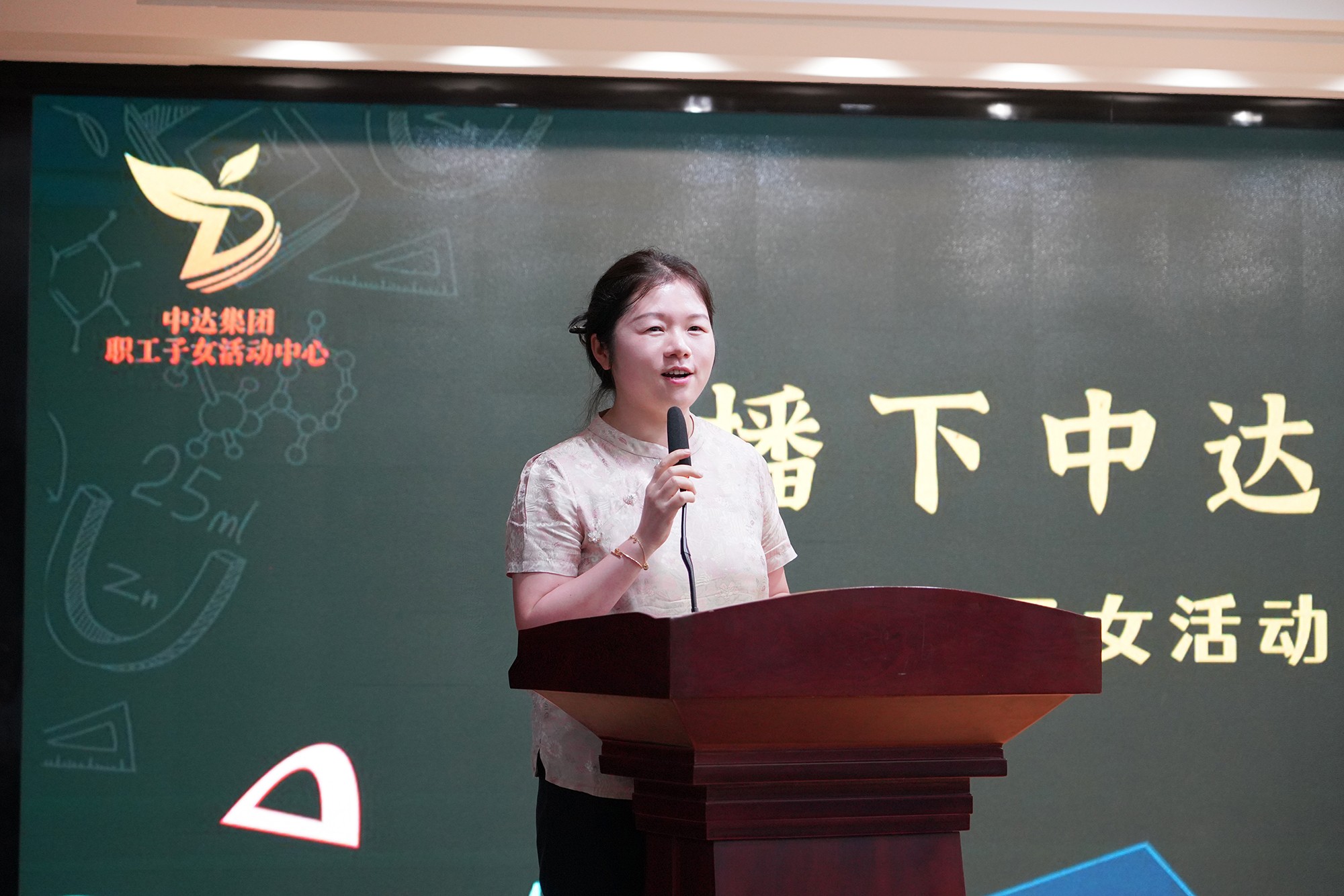 1760516403520972.jpg 暑托班结业仪式第二期3.jpg